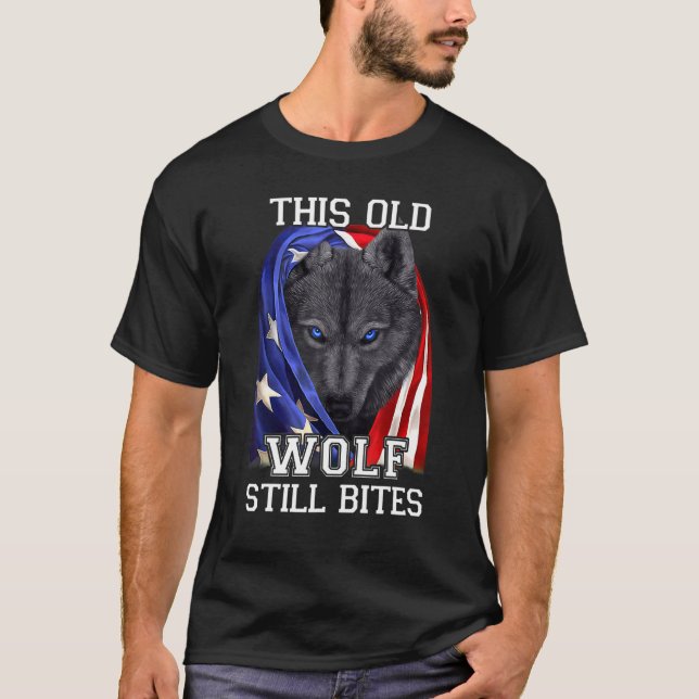 Cool Black Wolf American Flag This Old Wolf Still  T-Shirt (Front)