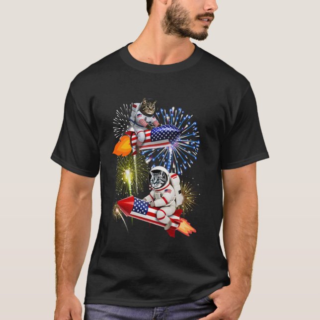 Cool Cat Riding Rocket USA Fireworks US Astronaut  T-Shirt (Front)