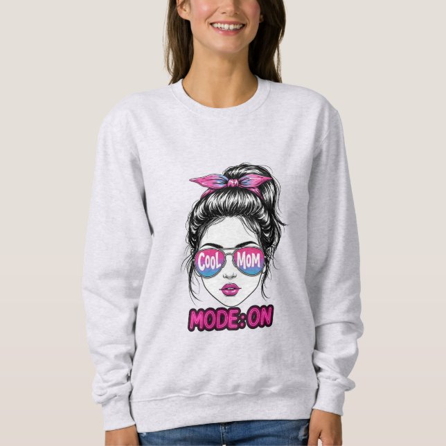 Cool Mum Mode On – Funny Trendy Mum Life Design Sweatshirt (Front)