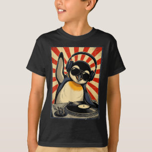 Cool retro penguin dj funny penguins music men T-Shirt