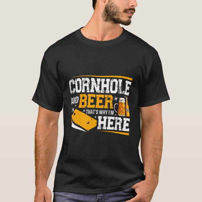 Cornhole And Beer Funny Drinking Alcohol Graphic M T-Shirt (Front)