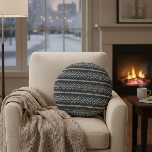 Cosy Knitted Pattern Black and Grey  Round Cushion (Creator Uploaded)