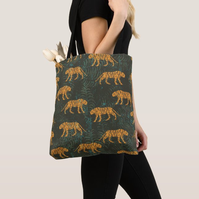 Cosy leopard art  tote bag (Close Up)