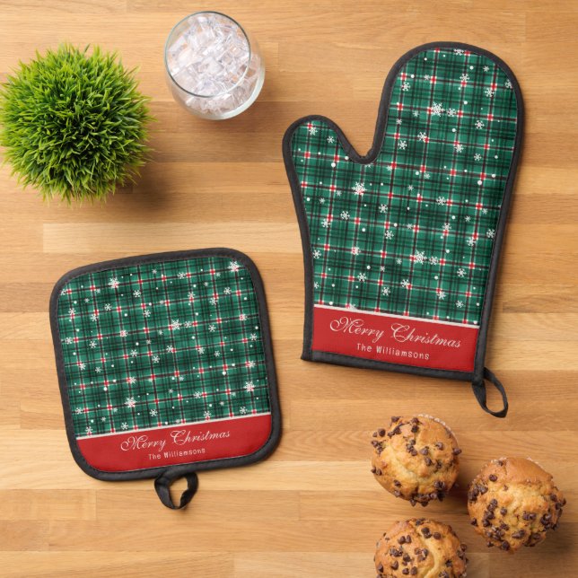 Cosy Red & Green Buffalo Plaid Snowflakes Custom Oven Mitt & Pot Holder Set (Top Down)