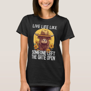 Country Heifer Highland Cow With Sunflowers Farm F T-Shirt