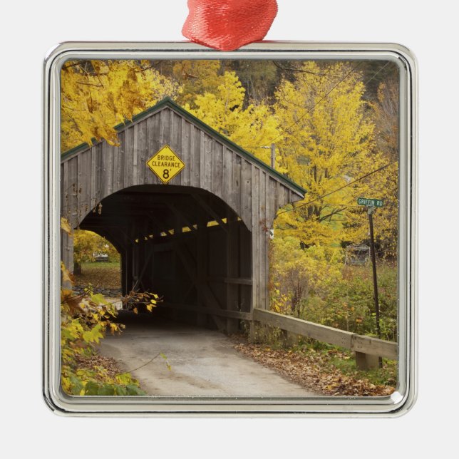 Covered bridge, Vermont, USA 2 Metal Tree Decoration (Front)