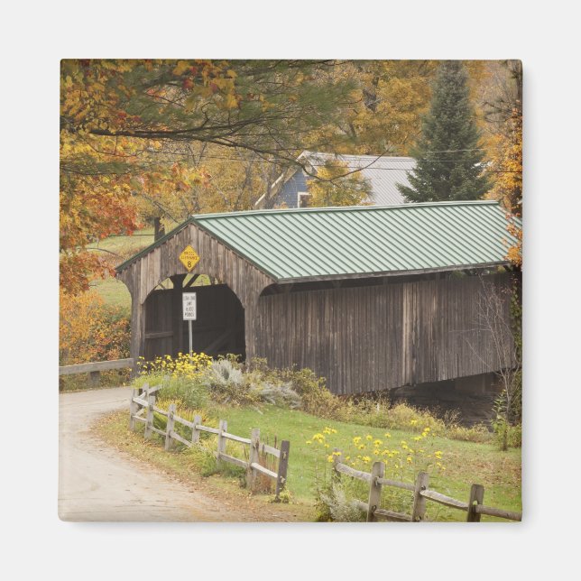Covered bridge, Vermont, USA Magnet (Front)