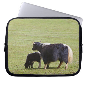 Cow & Calf Yak   Lijiang Laptop Sleeve
