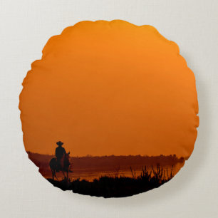 Cowboy Men horse riding at sunset Vintage west Round Cushion