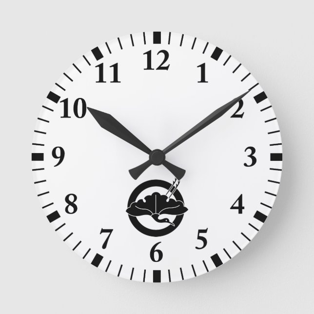 Crane-shaped ginkgo leaf on a circle round clock (Front)