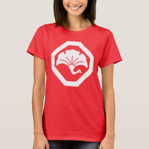 Crane-shaped ginkgo leaf on tray T-Shirt