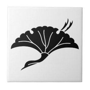 Crane-shaped ginkgo leaf tile