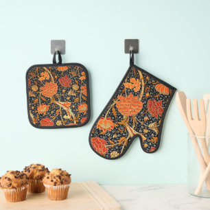 Cray, famous vintage design by William Morris Oven Mitt & Pot Holder Set
