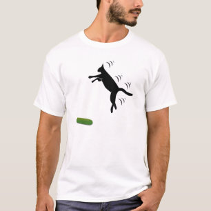 CRAZY CAT SCARED OF CUCUMBER JUMPS OUT OF THE WAY T-Shirt