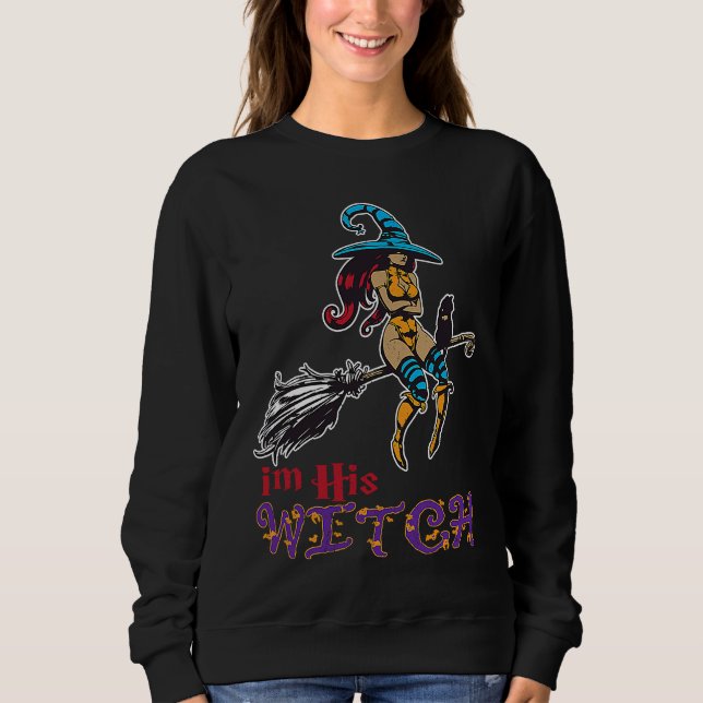 Creepy Halloween Witch Broom Ich bin sein Hexe Sweatshirt (Front)