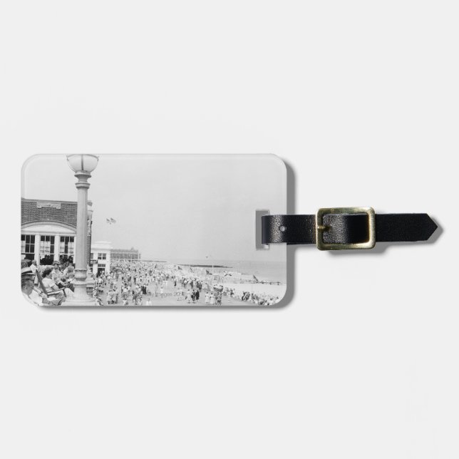 Crowds 2 luggage tag (Front Horizontal)