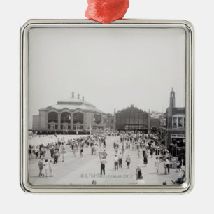 Crowds Metal Tree Decoration