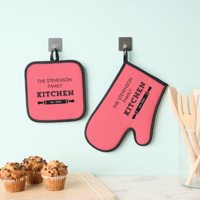 Custom Family Name Kitchen Template Pink Oven Mitt & Pot Holder Set (Insitu(Hanging))