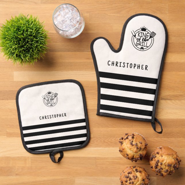 Custom Name King of the Grill White Oven Mitt & Pot Holder Set (Top Down)