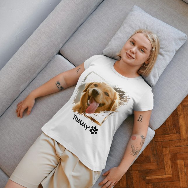 Custom Pet Photo & Name T-Shirt with Modern Typogr (Custom Pet Photo & Name T-Shirt with Modern Typography)