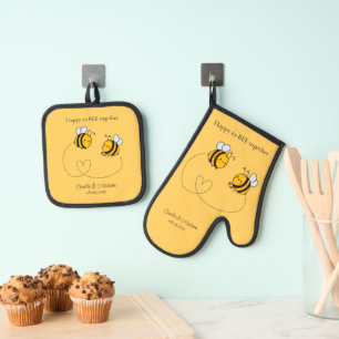 Custom Text Happy Love Bees Oven Mitt & Pot Holder Set