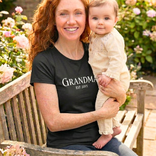 Customise New Grandma Name Established 2026 Gift   T-Shirt