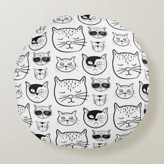 Cute Black and White Cat Faces Pattern Round Cushion (Front)