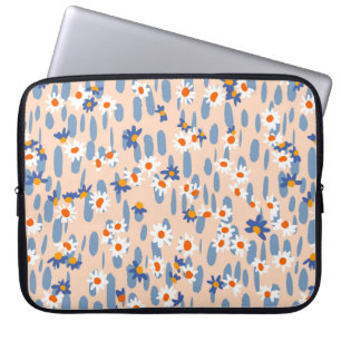 Cute botanical seamless pattern. Small daisies sca Laptop Sleeve