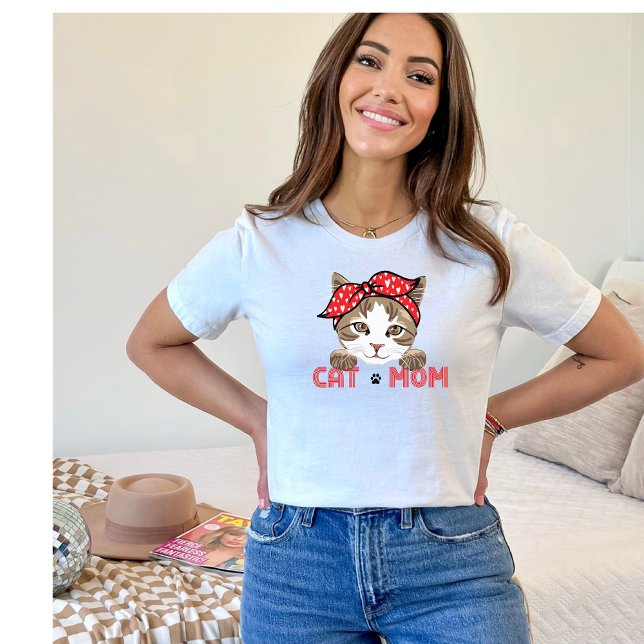 Cute Cat Mum Red Scarf T-Shirt (Creator Uploaded)