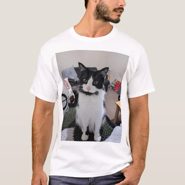 Cute cat T-Shirt (Front)