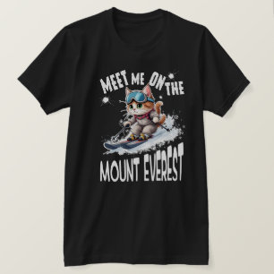 Cute CAT.The fearless adventure cat taking. Men's  T-Shirt