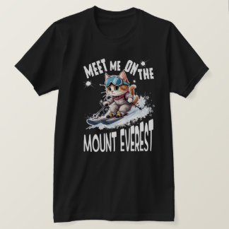 Cute CAT.The fearless adventure cat taking. Men's  T-Shirt