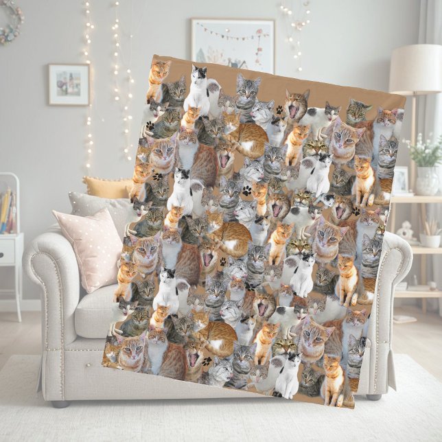 Cute Cats - kitten meeting point Fleece Blanket (Creator Uploaded)