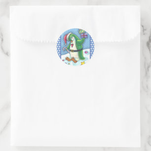 CUTE CHRISTMAS PENGUIN DRESSED IN GREEN, HOLIDAY CLASSIC ROUND STICKER