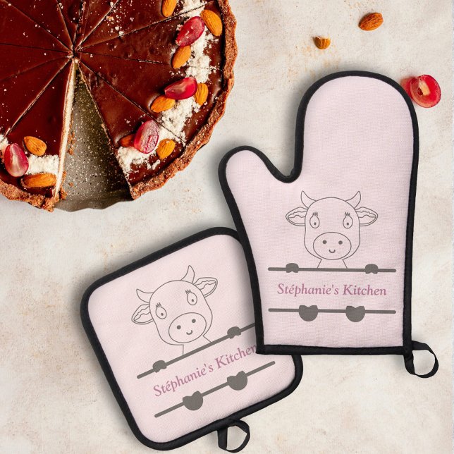 Cute Cow Monogram Oven Mitt & Pot Holder Set (Cute Cow Monogram Oven Mitt & Pot Holder Set)