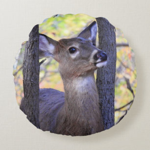 Cute Deer Close-Up  Round Cushion