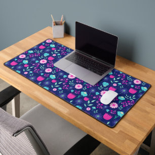 Cute floral pattern background desk mat