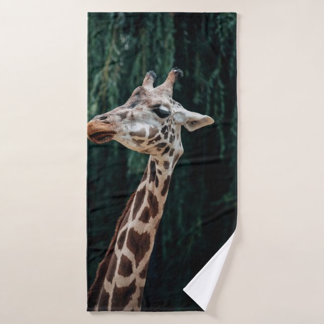 CUTE GIRAFFE PORTRAIT BATH TOWEL (Bath Towel)