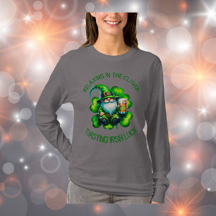 Cute Gnome St Patrick's Day with Beer   T-Shirt