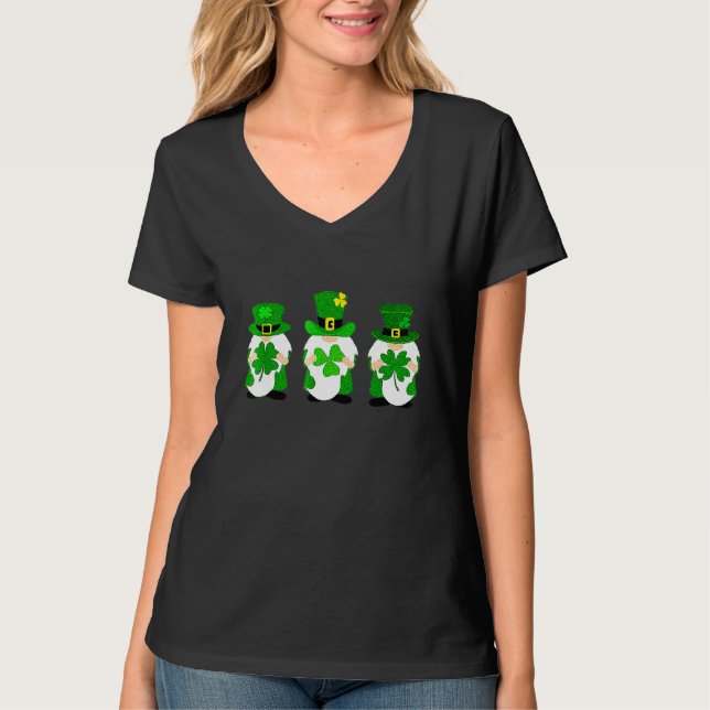 Cute Gnomes Holding Shamrock Leopard Plaid St Patr T-Shirt (Front)
