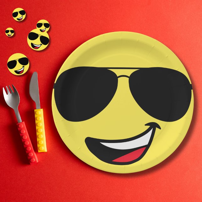 Cute Happy Face & Aviator Glasses,Fun Paper Plate (Creator Uploaded)