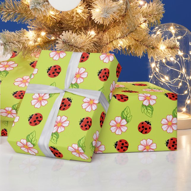Cute Ladybug and Daisy Pattern Wrapping Paper (Holidays)