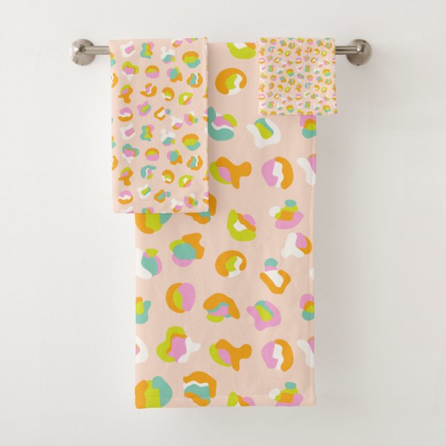 Cute Leopard Print Cheetah Spots Pattern Pink Bath Towel Set (Insitu)