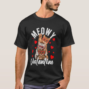 Cute Meowy Valentine Cats Kittens With Heart Valen T-Shirt