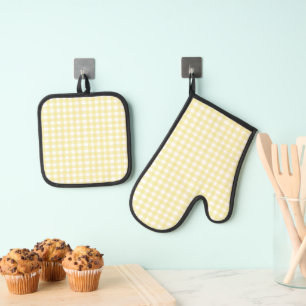 Cute Pastel Yellow Gingham Oven Mitt & Pot Holder Set