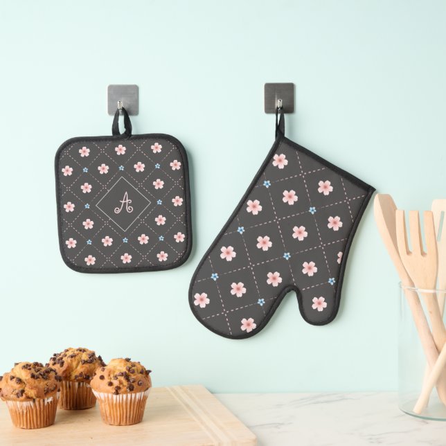 Cute Pink And Blue Flower Plaid Pattern On Grey Oven Mitt & Pot Holder Set (Insitu(Hanging))