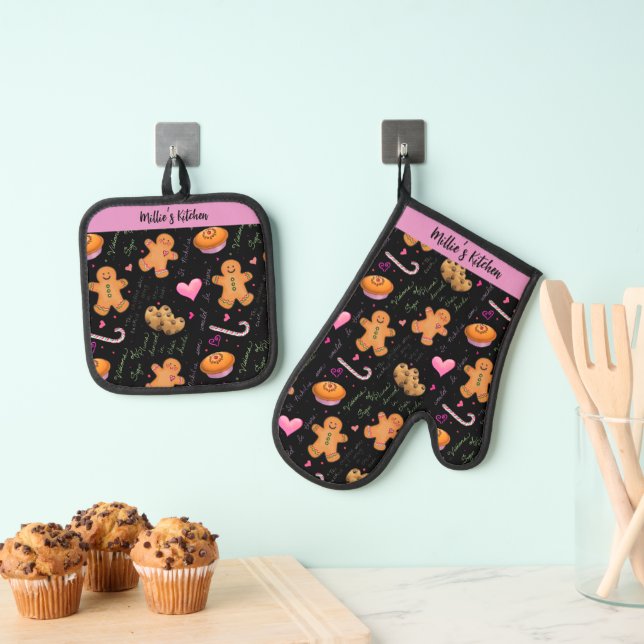 Cute pink gingerbread and peppermint candy  oven mitt & pot holder set (Insitu(Hanging))