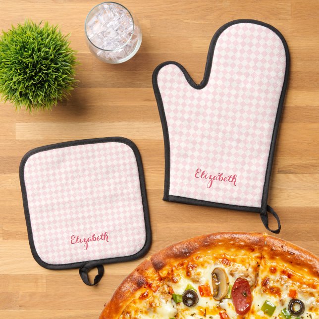 Cute Pink White Chequered Retro Rustic Monogrammed Oven Mitt & Pot Holder Set (Cute Pink White Checkered Retro Rustic Monogrammed Oven Mitt & Pot Holder Set)