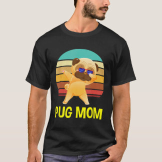 Cute Pug Mum Gifts Dog Lovers Pet Owners Mama Moth T-Shirt