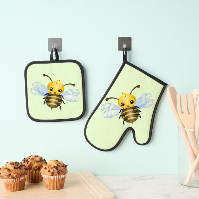 Cute Queen Bee Oven Mitt & Pot Holder Set (Insitu(Hanging))